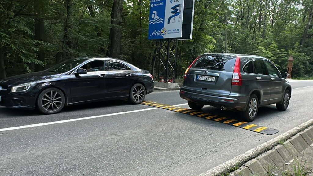 foto video efectele accidentului mortal de la ieșirea din sibiu - s-au montat calmatoare de viteză si restricție de maxim 50 km/h, în zonă