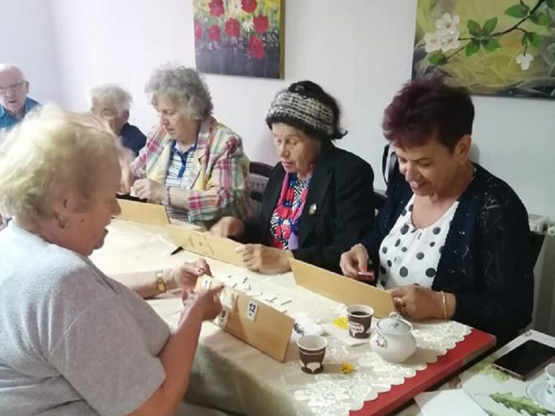 „liber” la table și remi pentru vârstnicii din sibiu - s-a deschis clubul de zi de pe strada ocnei