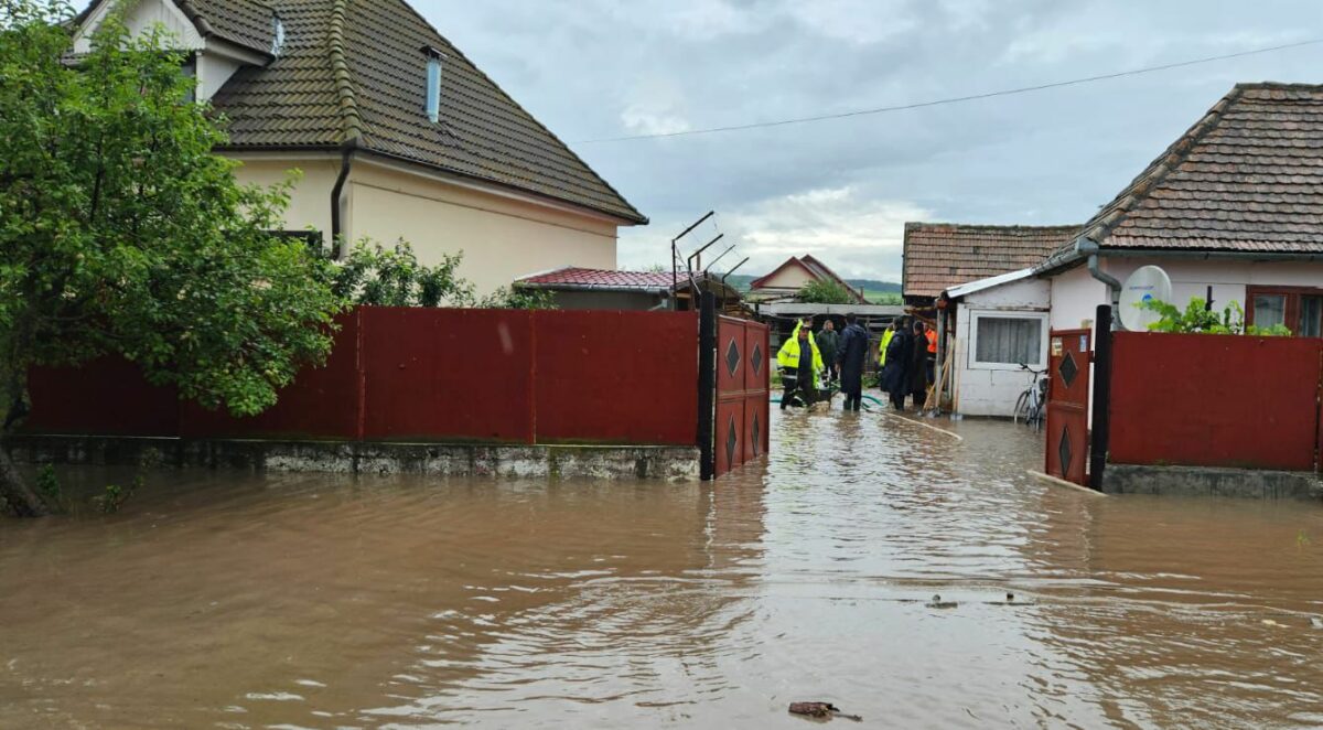 gospodării inundate la sibiu - ministrul dezvoltării cere autorităţilor locale inventarierea în regim de urgenţă a pagubelor produse de inundații