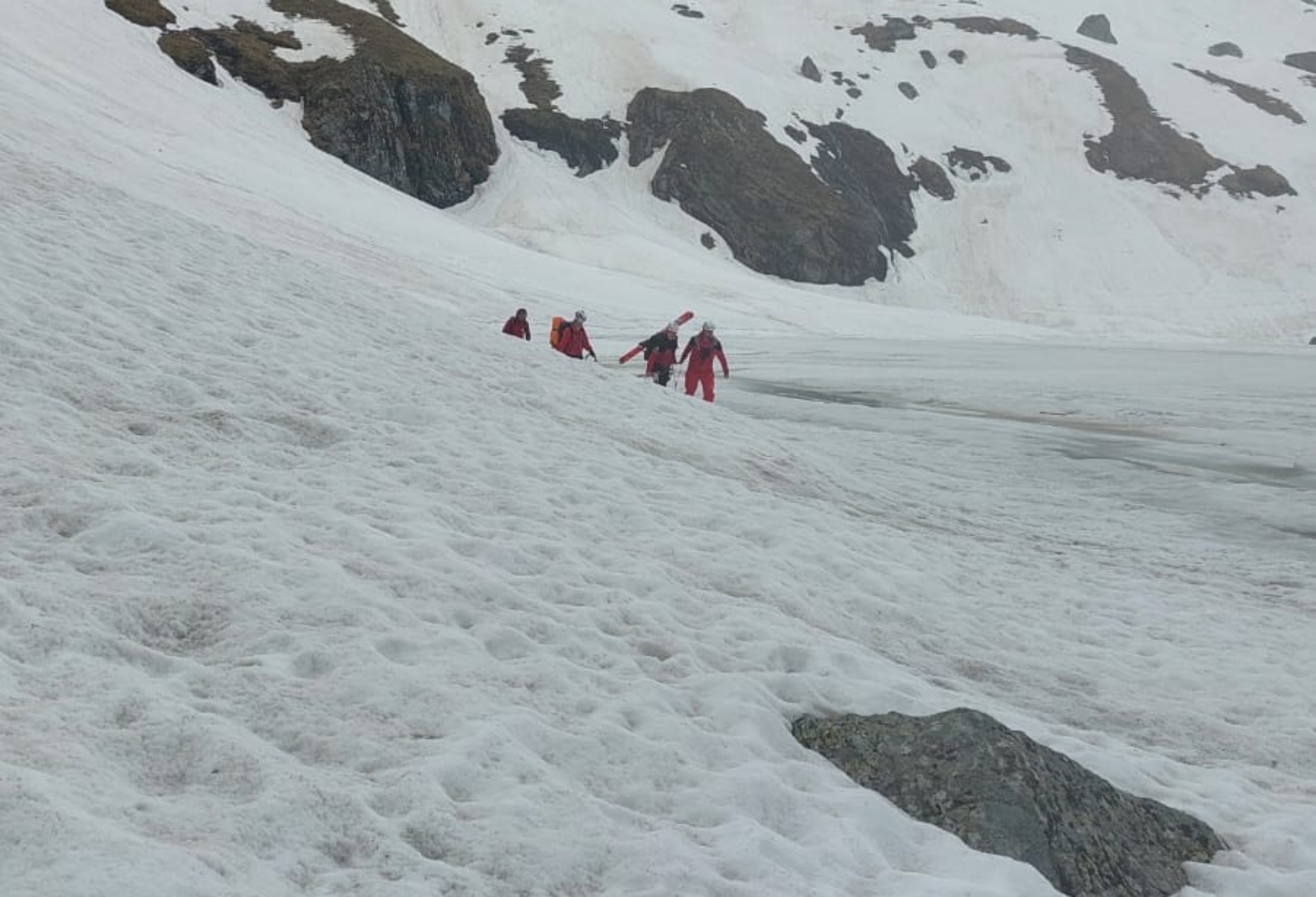 foto: femeie dusă la spital în sibiu după ce a alunecat pe zăpadă la bâlea lac