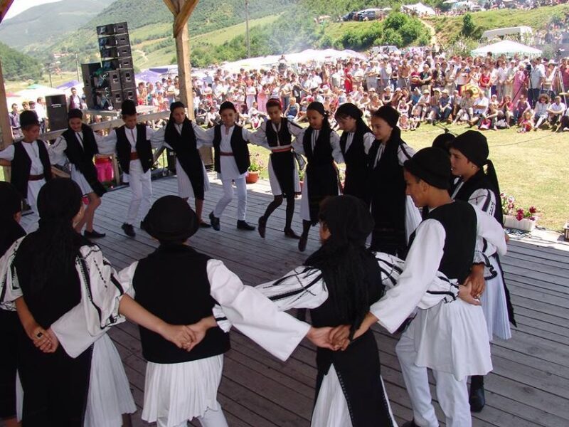 festivalul „bujorul de munte” și aniversarea a 80 de ani ai junilor sibiului, sărbătorite în weekend la gura râului
