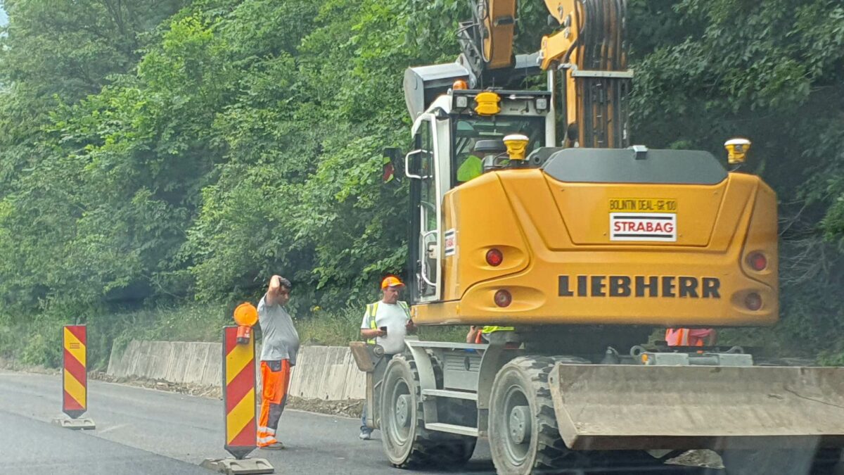 coloane kilometrice pe valea oltului în zona boița. se circulă îngreunat