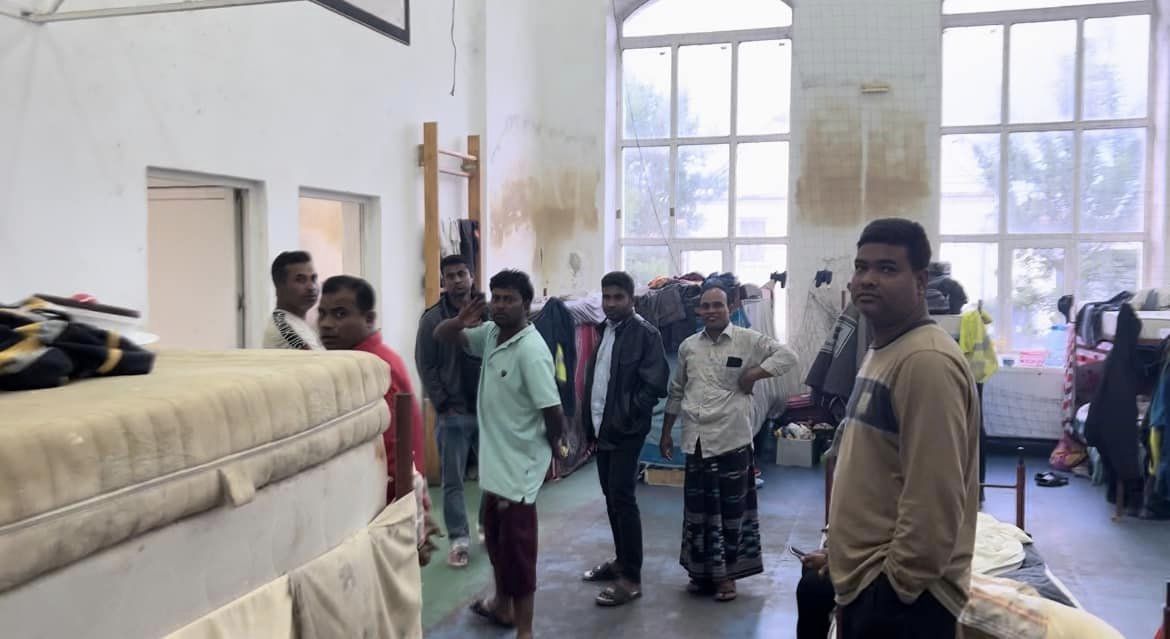 cazare mizerabilă cu băi infecte la vurpăr pentru muncitorii din bangladesh - prefectura sibiu a deschis o anchetă