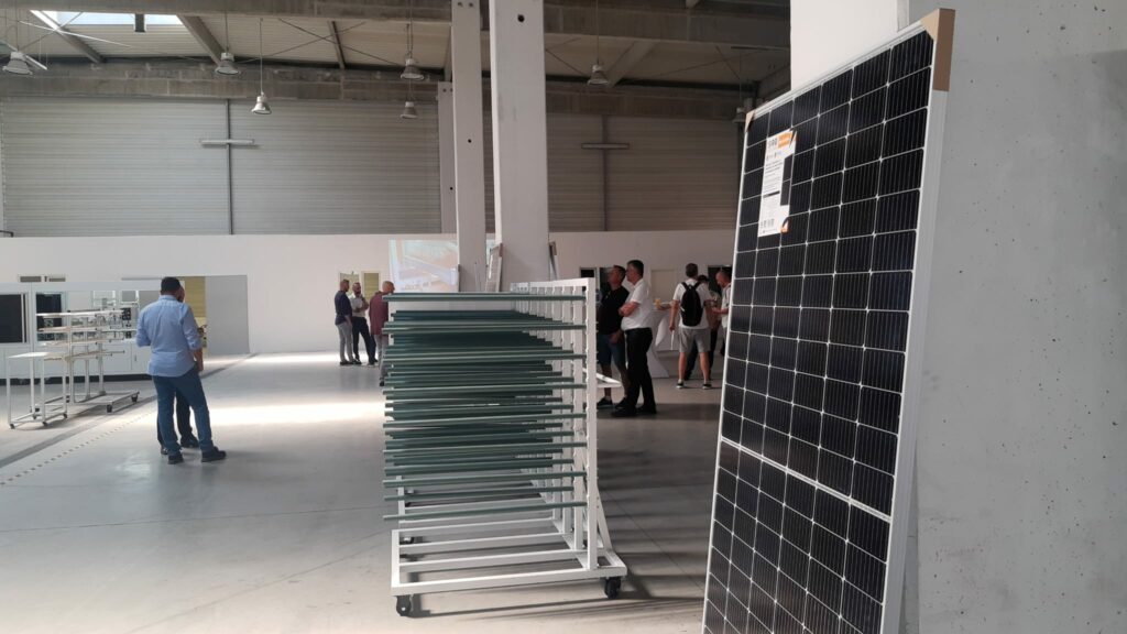 premieră la sibiu - siro solar, prima fabrică de panouri solare locală -  cumperi direct de la producător