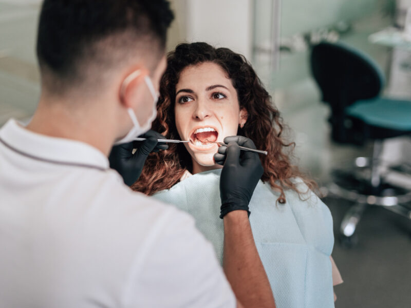 top 5 cele mai comune probleme dentare și opțiunile disponibile pentru tratarea lor