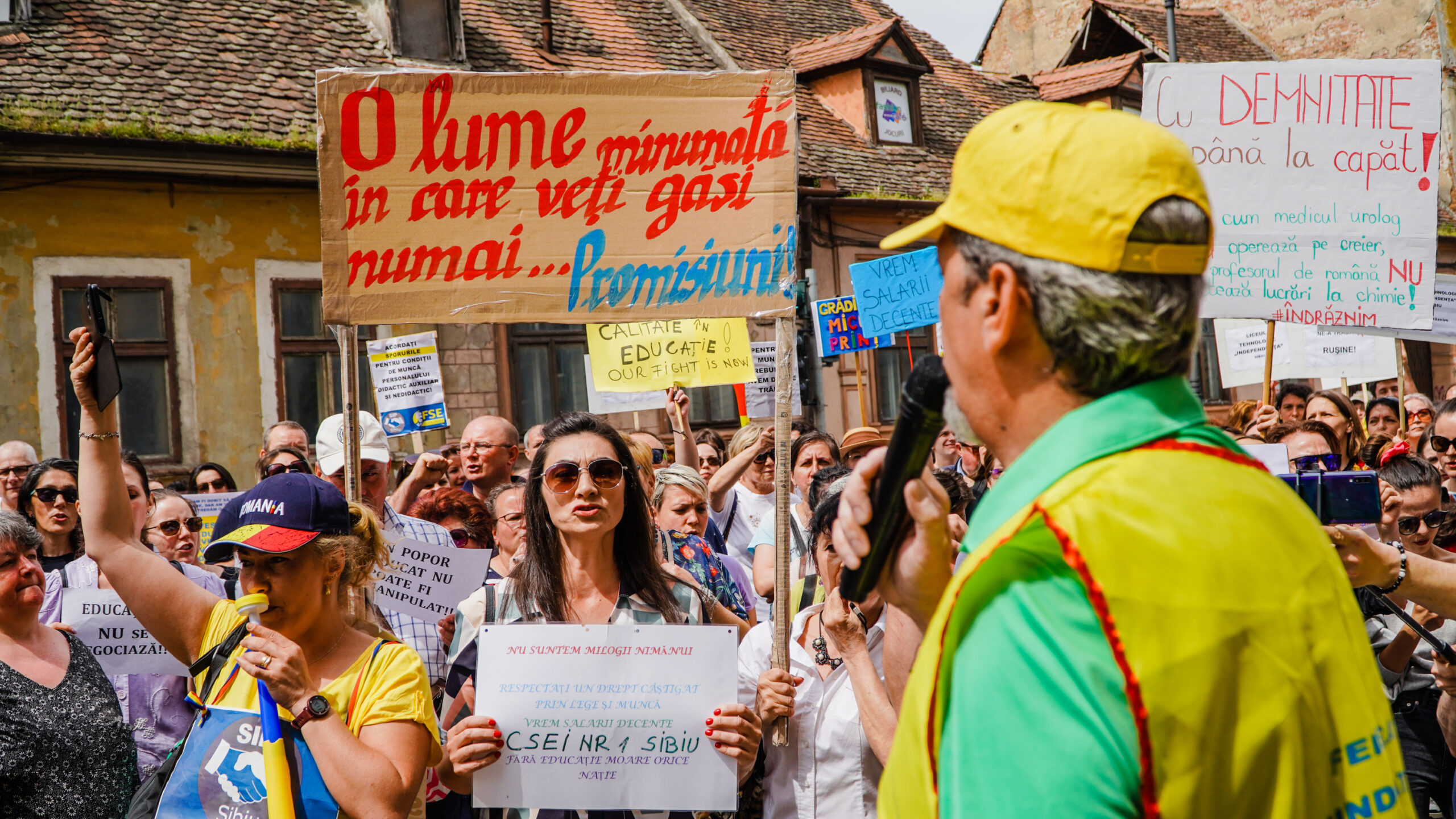 Dascălii din Sibiu se pregătesc să iasă în stradă. Protest împotriva ordonanței “Trenuleț”