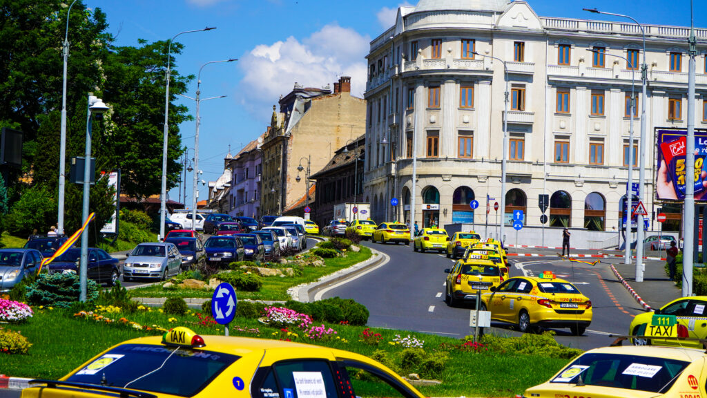 VIDEO FOTO Sibiul paralizat de protestul taximetriștilor. Cer interzicerea BOLT și Uber în oraș – ”Ne-au scăzut comenzile cu 80 la sută!”