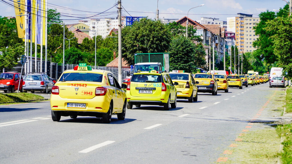 complot al taximetriștilor din sibiu împotriva bolt și uber - comenzi false, planuri de distrugere a mașinilor și instigare la violență