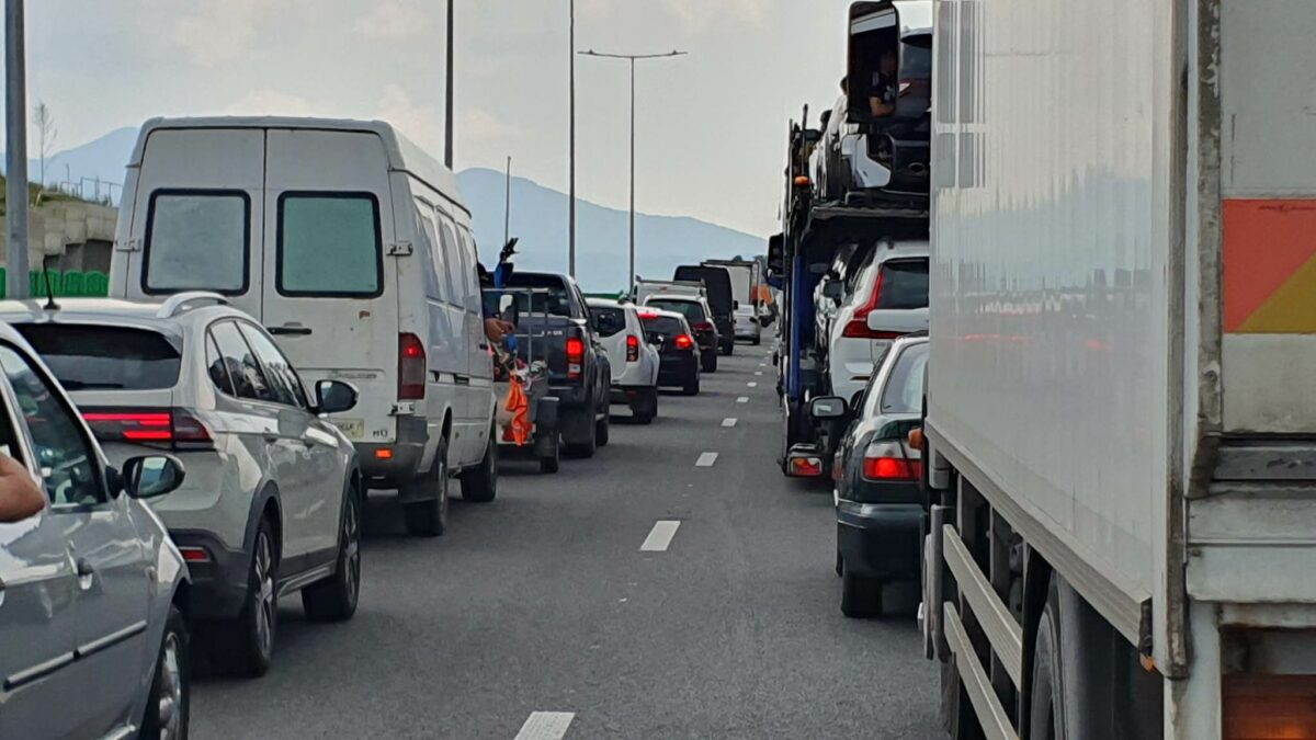 video foto: trafic îngreunat pe autostrada a1 la boița - coloana se întinde pe câțiva kilometri