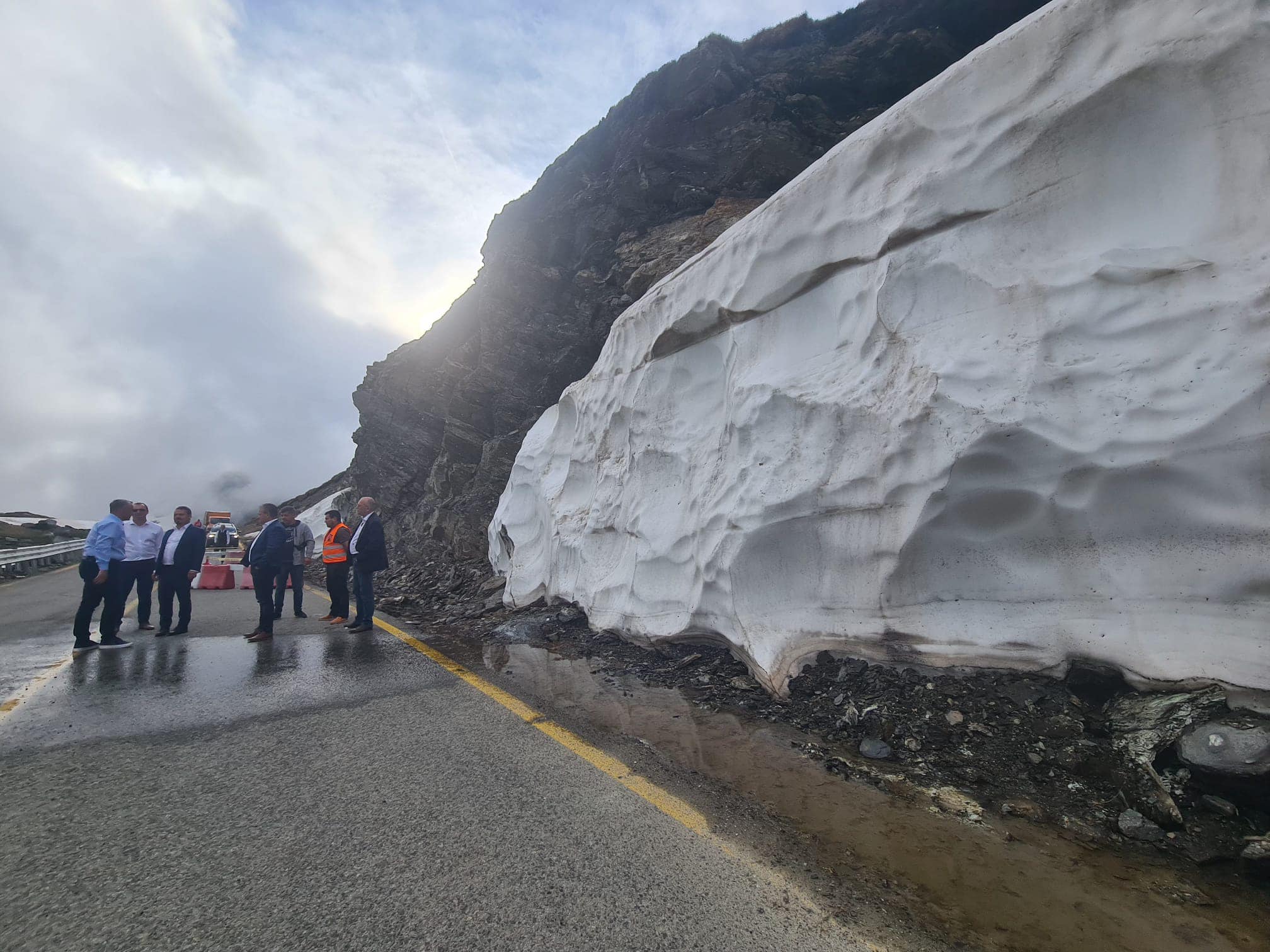 Se redeschide Transalpina - Când se va putea circula pe cel mai înalt drum din România