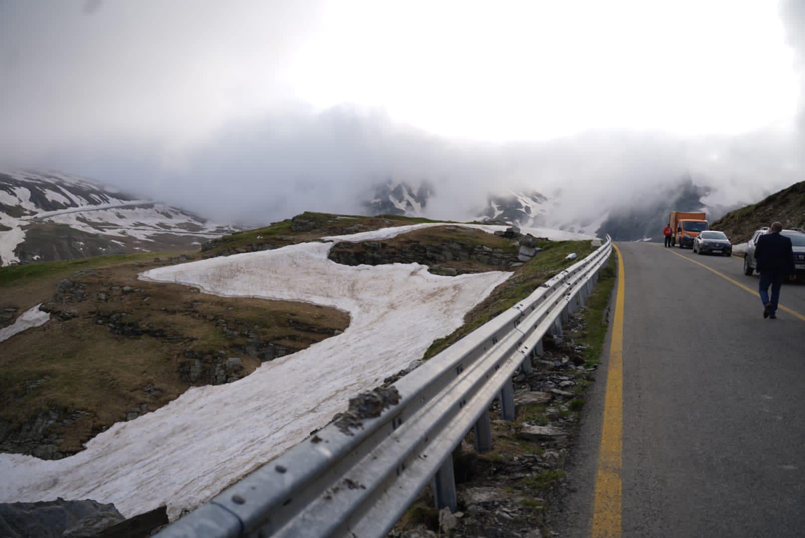 Se redeschide Transalpina - Când se va putea circula pe cel mai înalt drum din România