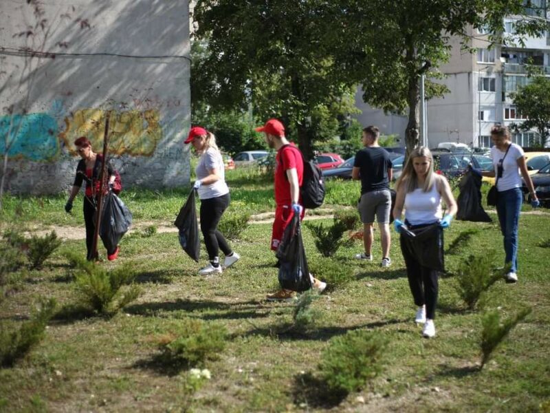 foto tinerii social-democrați continuă campania pentru un oraș curat (cp)