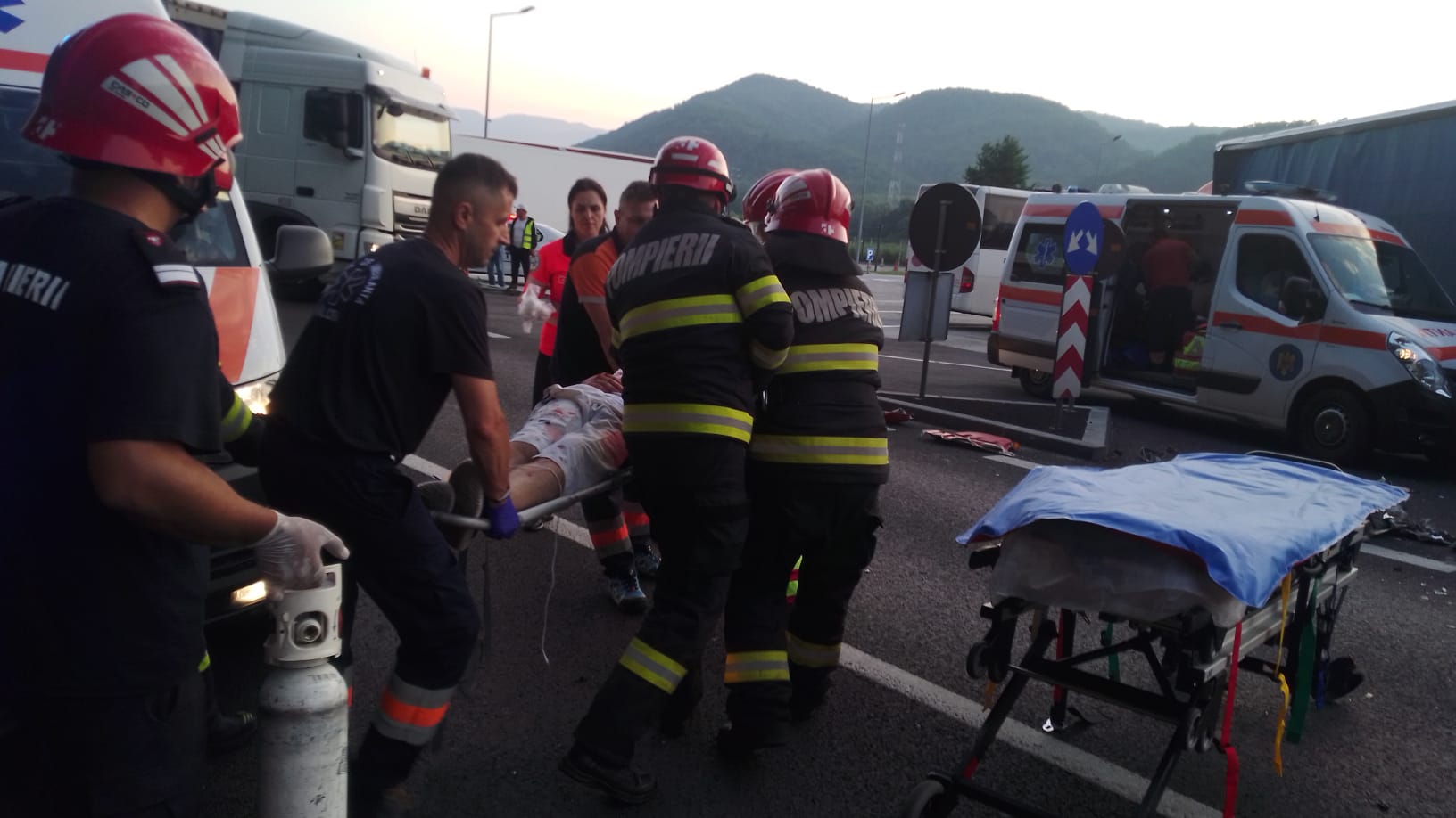 foto accident rutier pe valea oltului - două persoane sunt rănite
