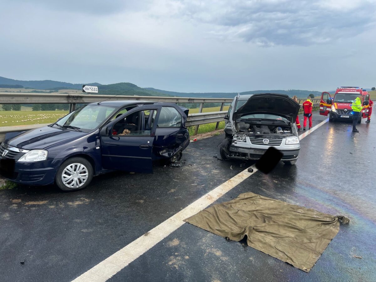 foto accident cu trei masini pe autostrada sibiu - sebeș. cel puțin o persoană este rănită