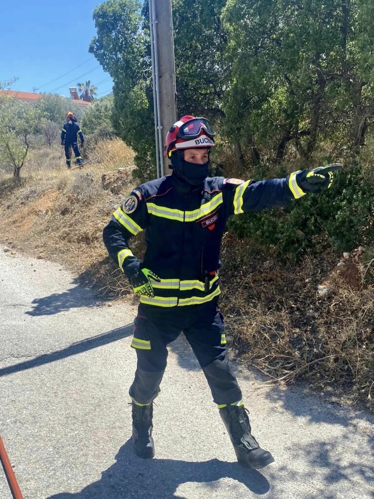 foto pompierii sibieni aflați la datorie în grecia - ”flăcările se întind pe suprafețe mari și abrupte”