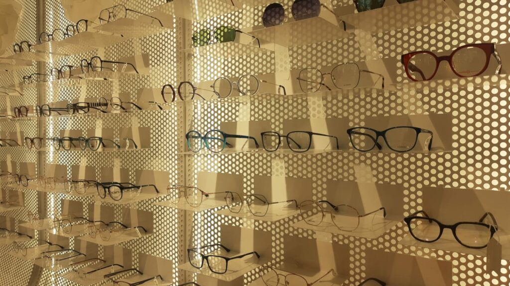 optyu devine 9 optik - noul brand al cunoscutului magazin de ochelari din sibiu
