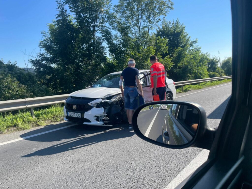 Accident cu o mașină de la SOMA implicată pe DN1 în zona Avrig