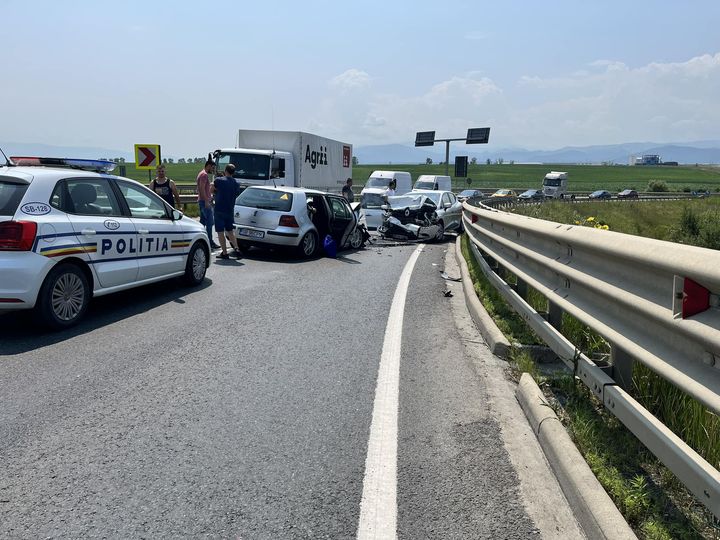 accident grav la ieșirea de pe a1 în apropiere de șura mică - cinci răniți dintre care doi copii, duși la spital