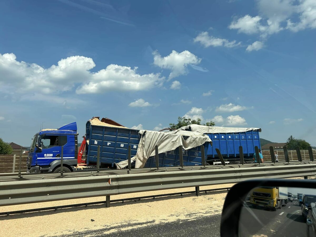 update accident între două camioane pe autostrada a1, la ieșirea spre mediaș - șofer sibian transportat la spital