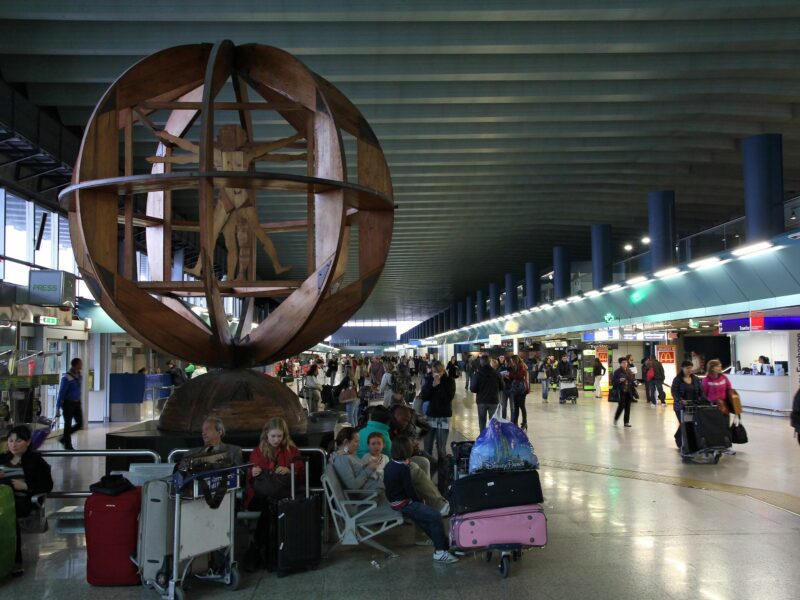 grevă pe aeroporturile din italia - aproximativ o mie de zboruri au fost anulate