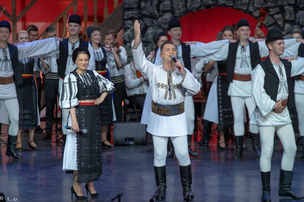 festivalul internațional „cântecele munților” debutează marți la sibiu. vineri concertează și fuego în piața mare