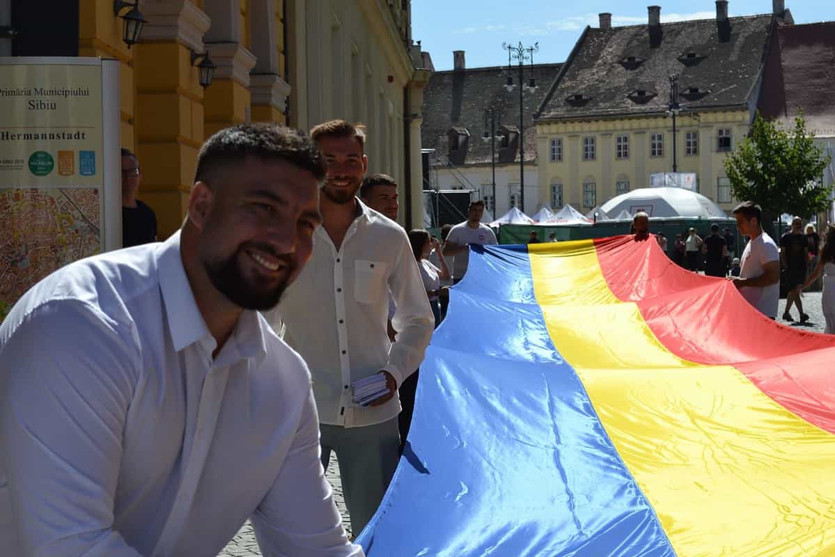 tineretul social democrat promovează simbolurile naționale și vine în sprijinul copiilor (c.p.)