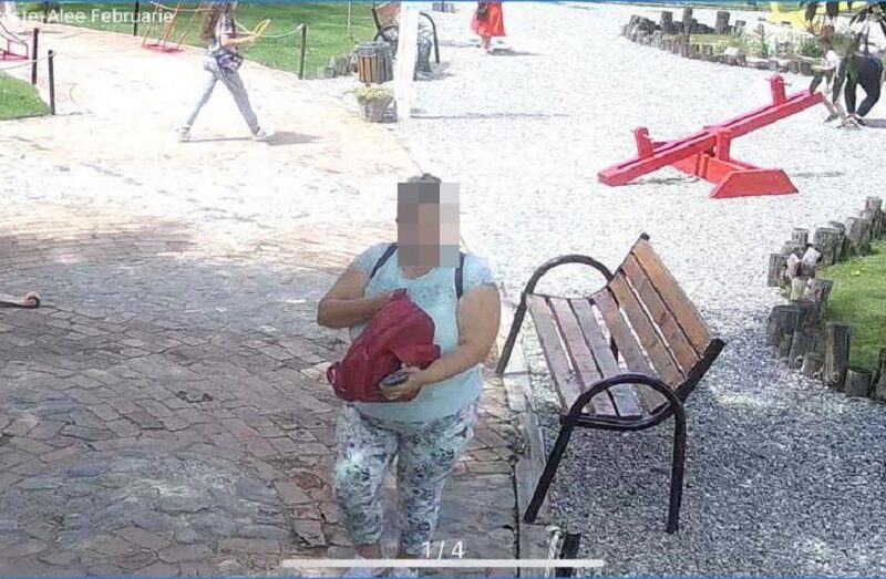 hoață filmată cum fură ghiozdanul unei fetițe la “povestea calendarului” - recompensă pentru cine o identifică