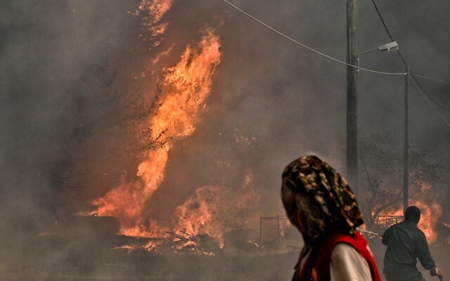 peste 3.500 de oameni evacuați din rodos din cauza incendiilor de vegetație