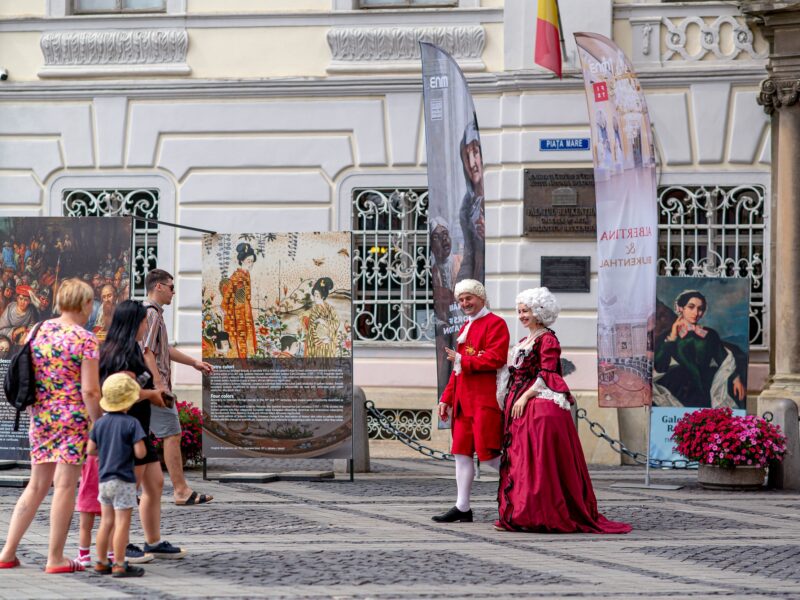 baronul brukenthal și sophia au întâmpinat vizitatorii muzeului din centrul sibiului