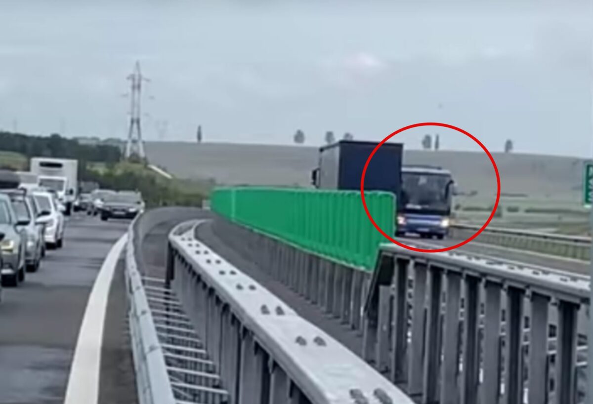 video: șofer inconștient lăsat fără permis - a mers cu spatele cu autocarul, pe contrasens, pe autostradă