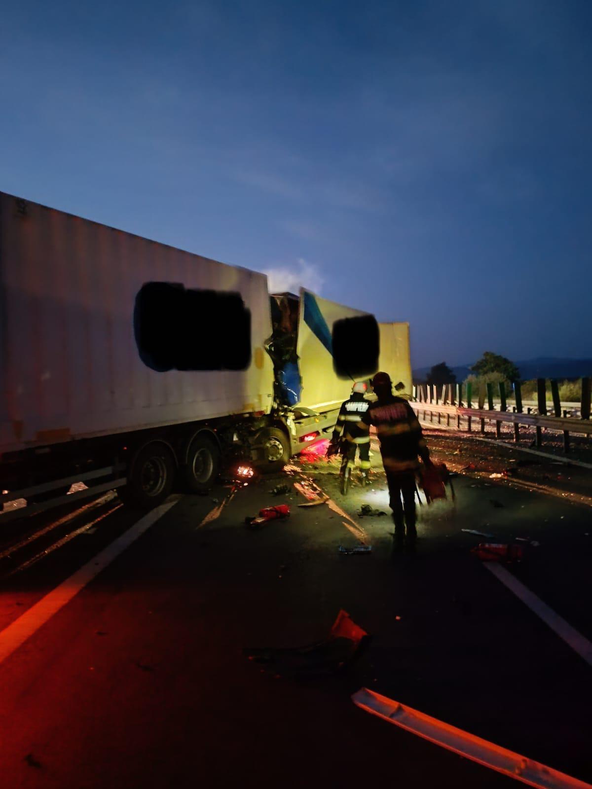 update: accident cu două tir-uri pe a1 la sibiu. unul dintre șoferi a murit