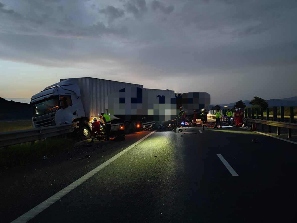 update: accident cu două tir-uri pe a1 la sibiu. unul dintre șoferi a murit