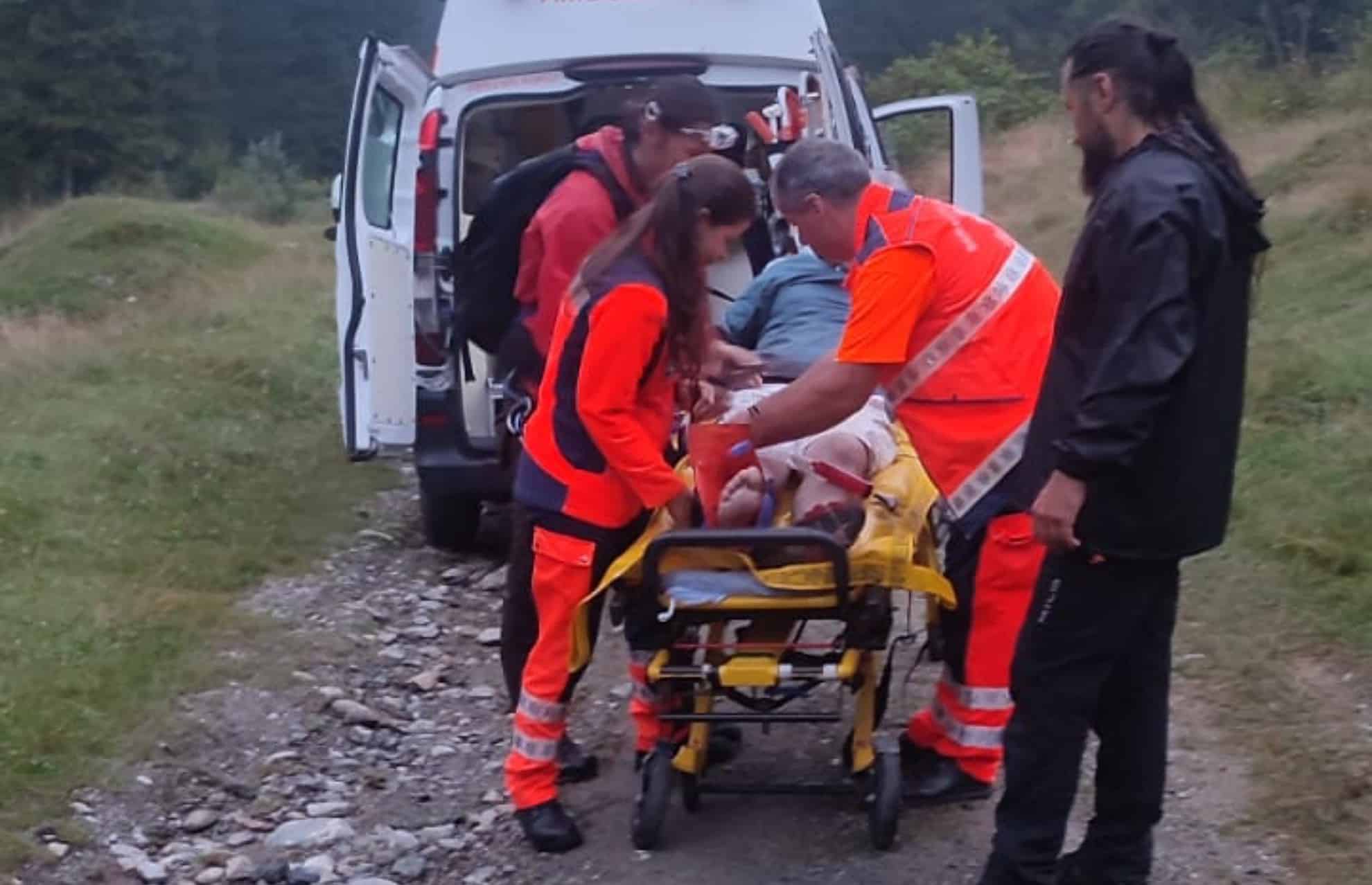 turist echipat neadecvat, rănit în munții făgăraș (foto)
