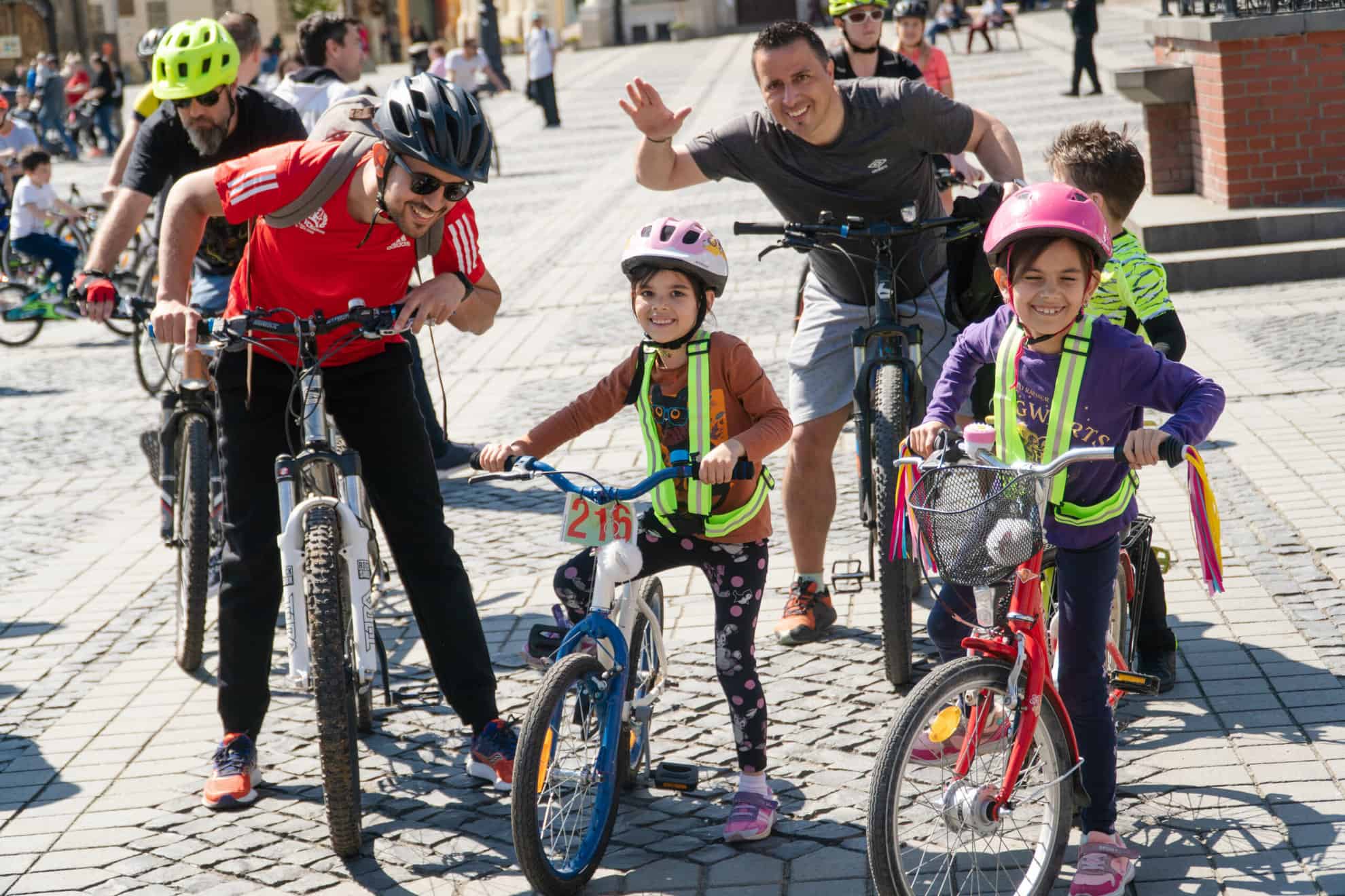 se lansează lansează campania #activspreșcoală la sibiu. mersul pe jos, bicicleta și trotineta, alternative sănătoase la mașina personală