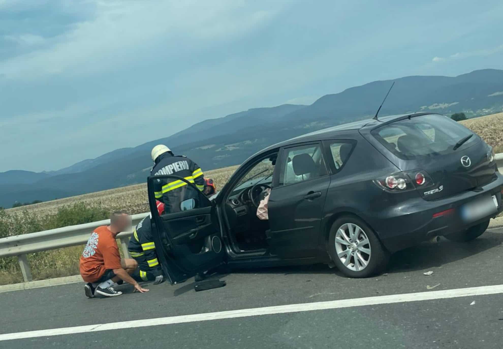 accident pe a1 sibiu-deva. impact între două mașini, o autoutilitară și o remorcă (foto)