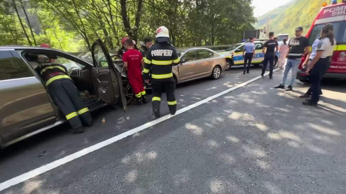 update: opt răniți într-un accident pe valea oltului. patru persoane transportate la spital (foto - video)