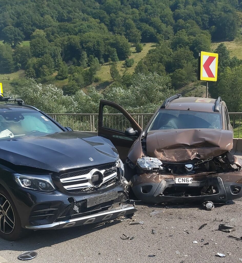 accident grav pe valea oltului, la câineni. trei persoane au nevoie de îngrijiri medicale