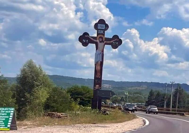 cruce uriașă instalată fără autorizație pe valea oltului. la fel și între rm. vâlcea și pitești