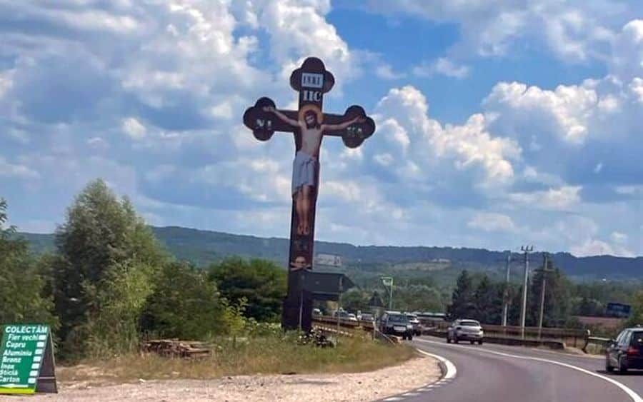 cruce uriașă instalată fără autorizație pe valea oltului. la fel și între rm. vâlcea și pitești