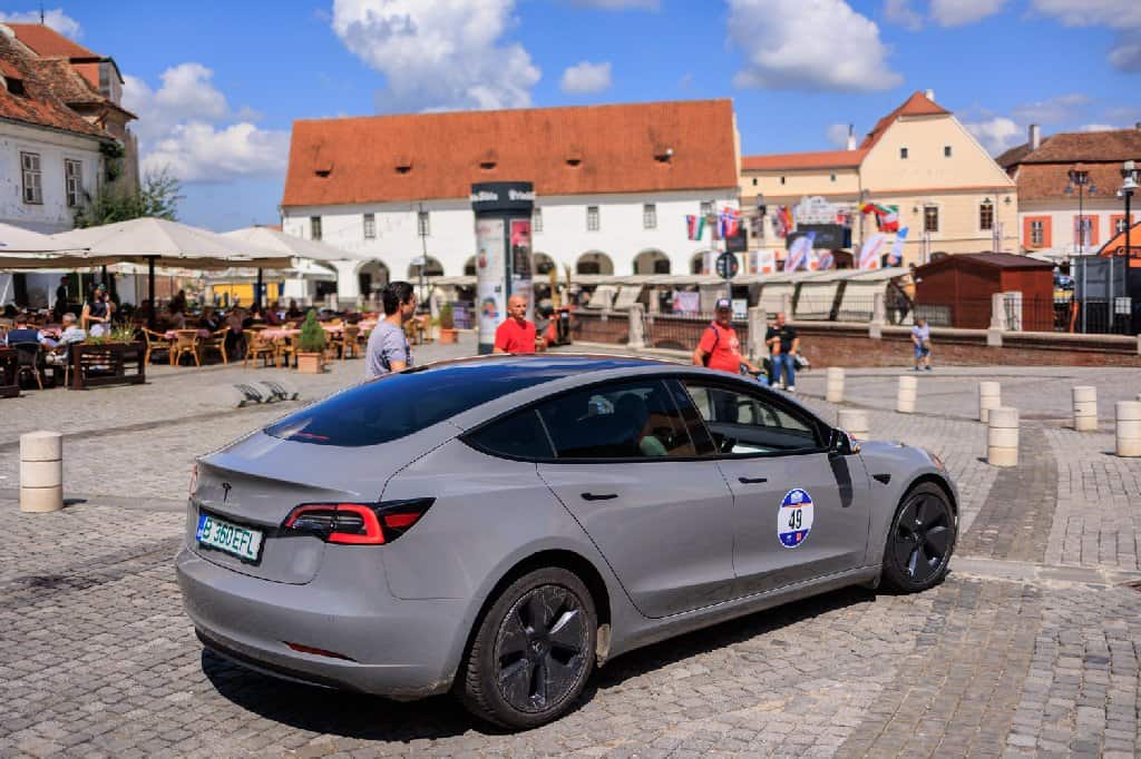 INTERVIU Dan Barna a concurat la raliu în Sibiu, cu o maşină electrică împrumutată. Soția i-a fost copilot (video, foto)