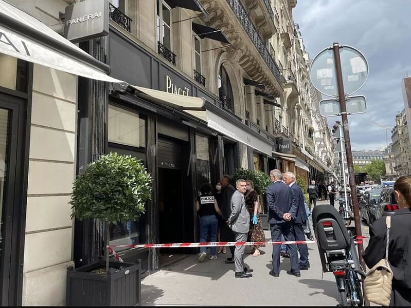 jaf armat la un magazin de bijuterii din paris. pagubă evaluată la 15 milioane de euro