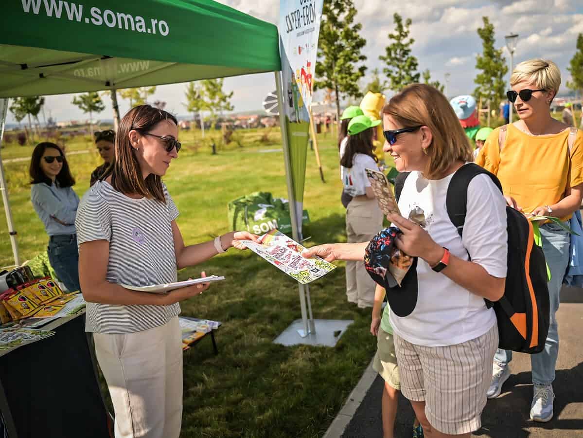 Mii de sibieni la standul SOMA din Parcul Belvedere. Împreună putem păstra curat cel mai nou parc al Sibiului