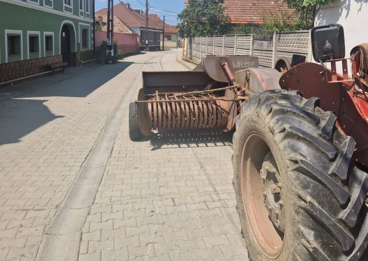 Copil rănit după ce a căzut dintr-un tractor condus de un șofer fără permis