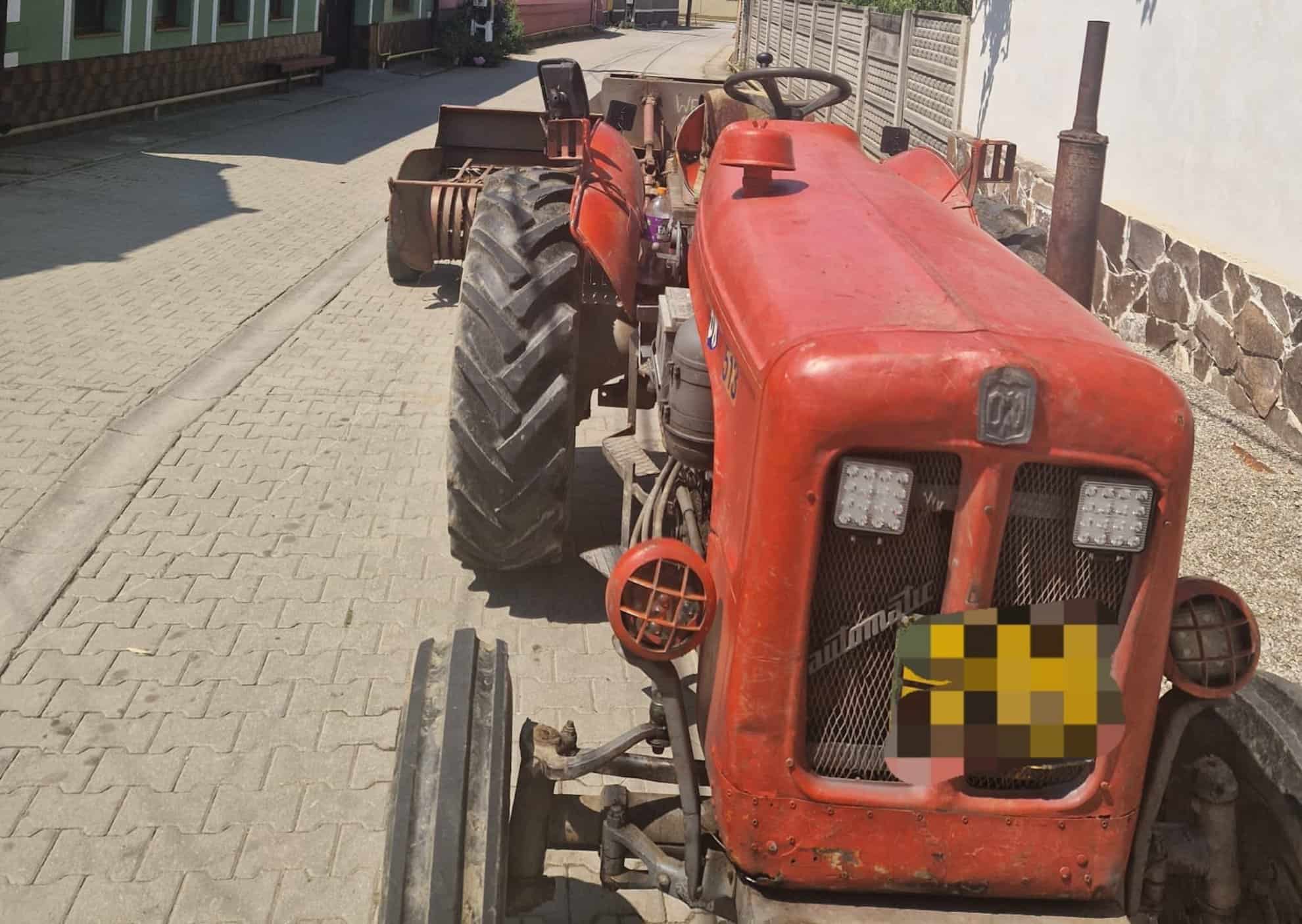 Copil rănit după ce a căzut dintr-un tractor condus de un șofer fără permis