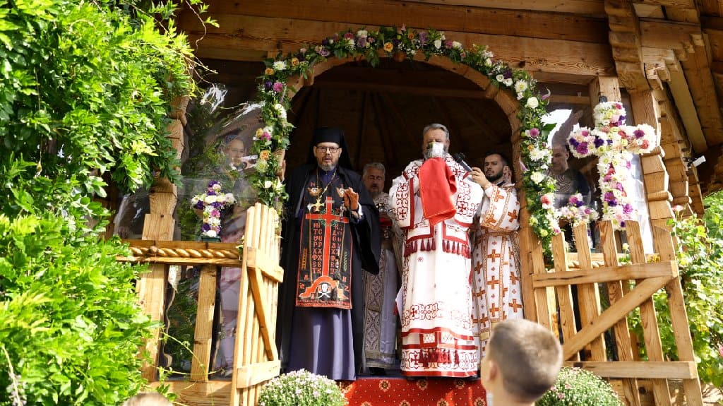 creștinii din sădinca s-au adunat la hramul mănăstirii „înălțarea sfintei cruci” (foto)