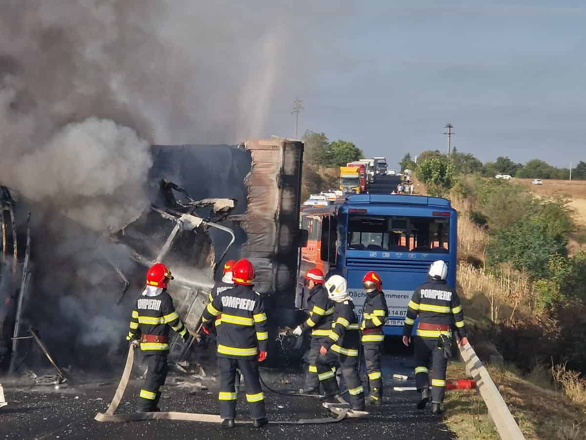 accident grav în teleorman. două autocare au luat foc. cel puțin patru răniți (video, foto)