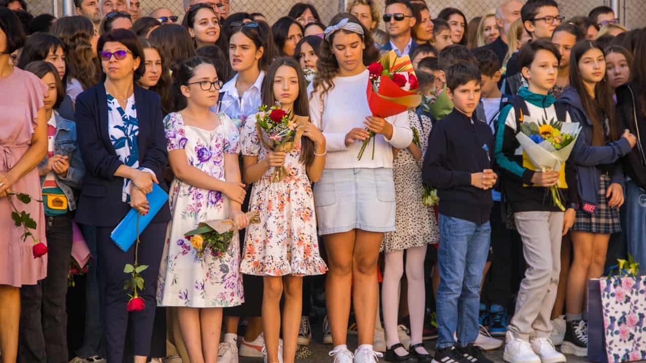 s-a dezmorțit sibiul. forfotă, aglomerație în trafic, zarvă și copii fericiți în prima zi de școală (video și galerie foto)