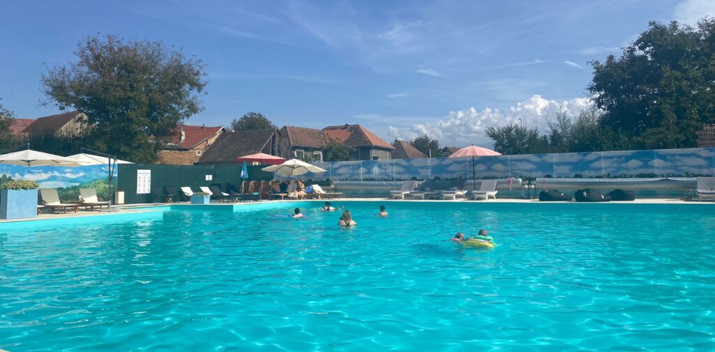 trebuie să vezi ca să crezi: paradisul tropical din inima avrigului cu piscină încălzită la 32 de grade. deschisă până la sfârșitul lui octombrie!