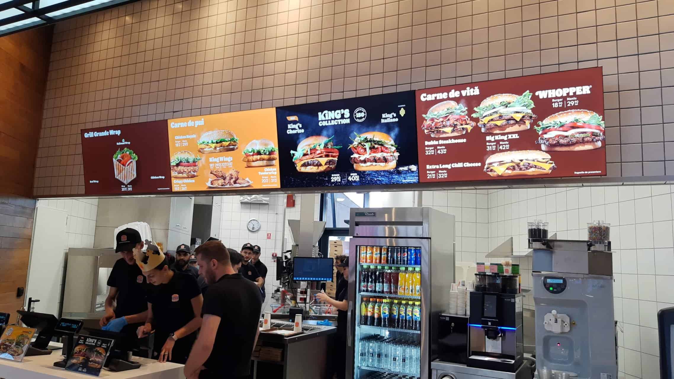 s-a deschis burger king la sibiu. un elev, primul la coadă: „am chiulit de la biologie ca să mănânc” (foto)