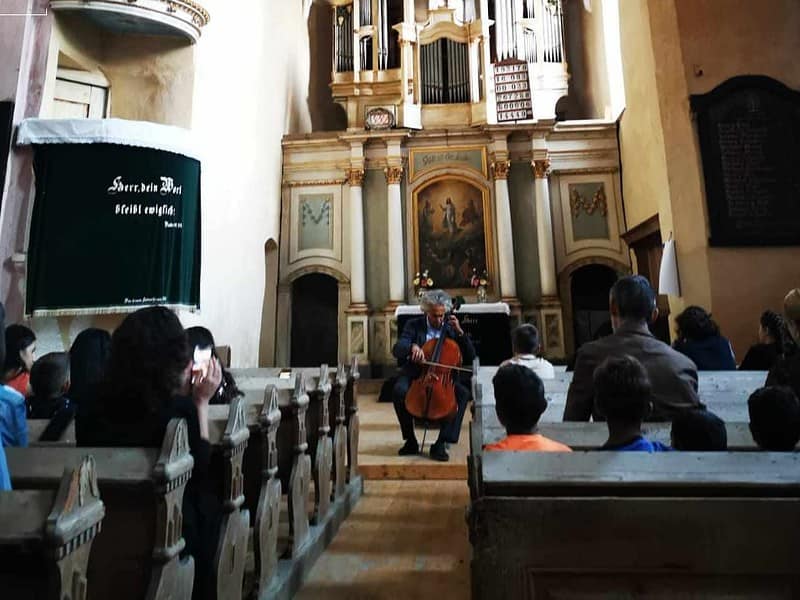 concert simfonic educativ la biserica fortificată din valchid. copiii, cei mai impresionați de recital